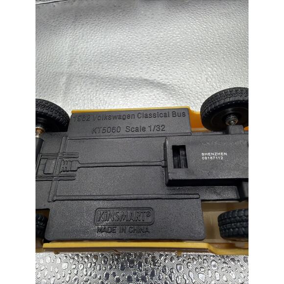 5" Kinsmart Classic 1962 Volkswagen Bus Van Plastic Model Toy 1:32 VW- Yellow - Picture 5 of 7